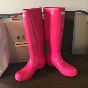 Hunter Tall Gloss Rain Boots - BRIGHT CERISE  US 8